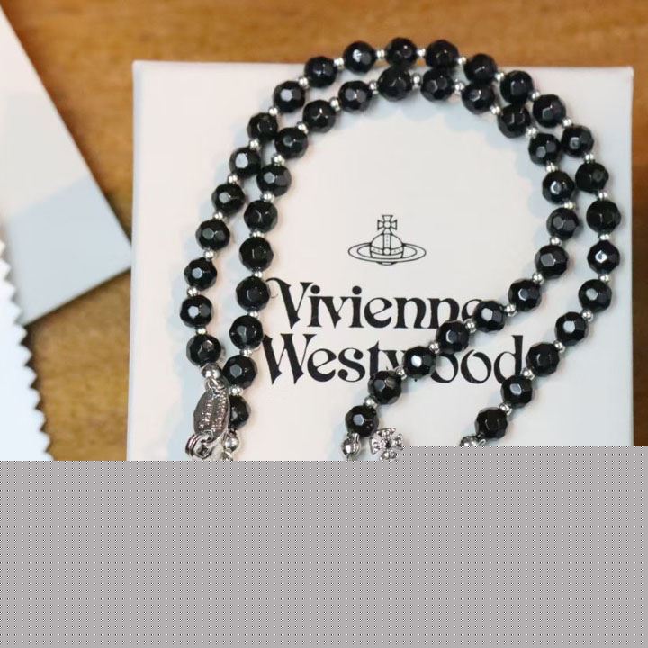 u1u1enne westwood